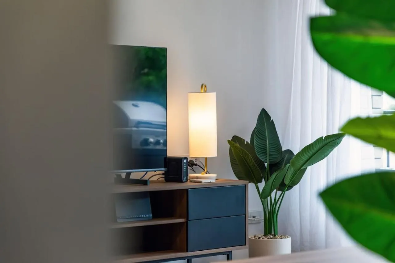 Coastal Comfort - Steps From The Beach Gold Coast